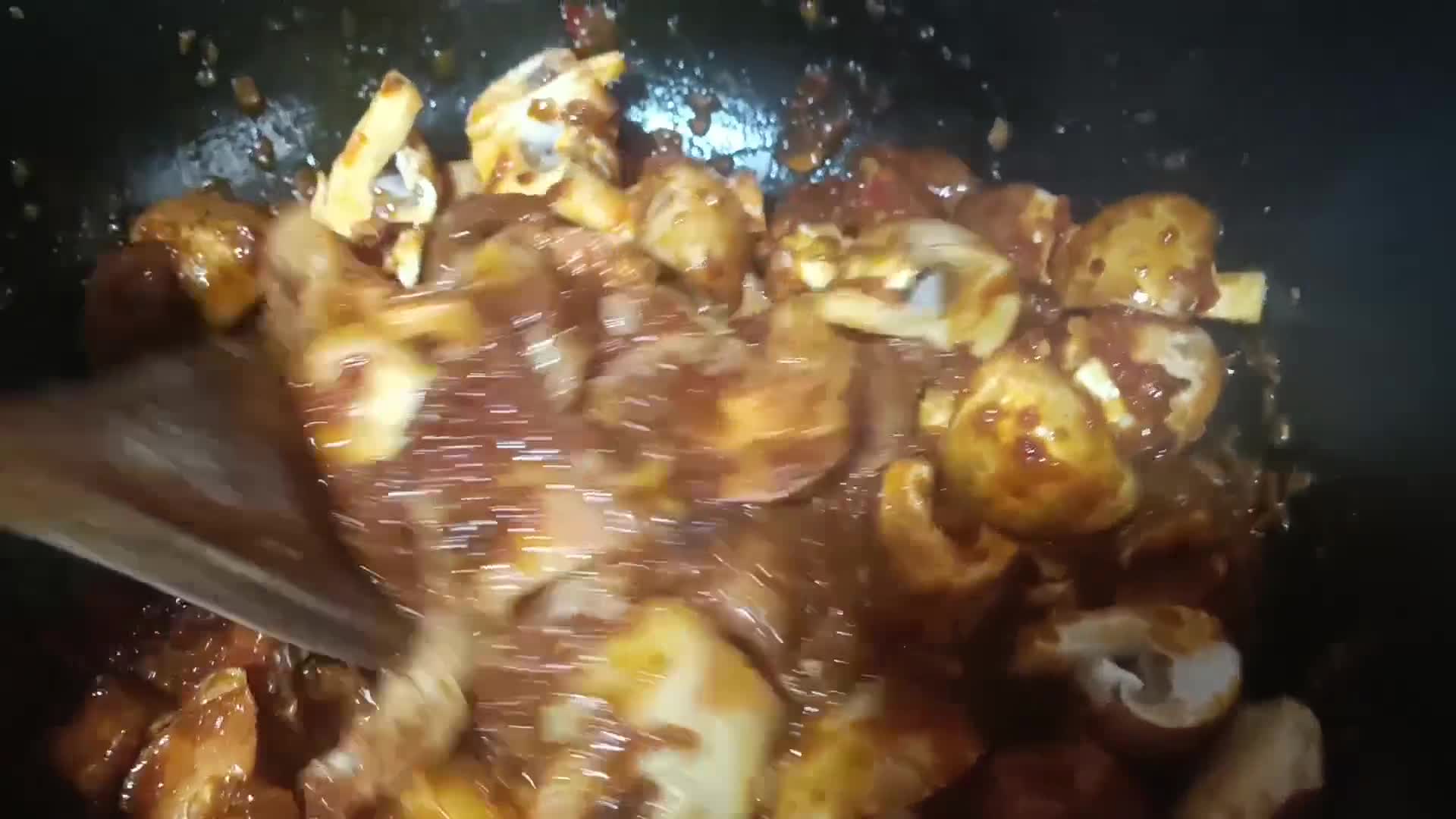 Foto del paso 6 de la receta: Arroz cremoso de setas, con rape y langostinos crujientes 😘😘, aromatizado con salsa de trufas