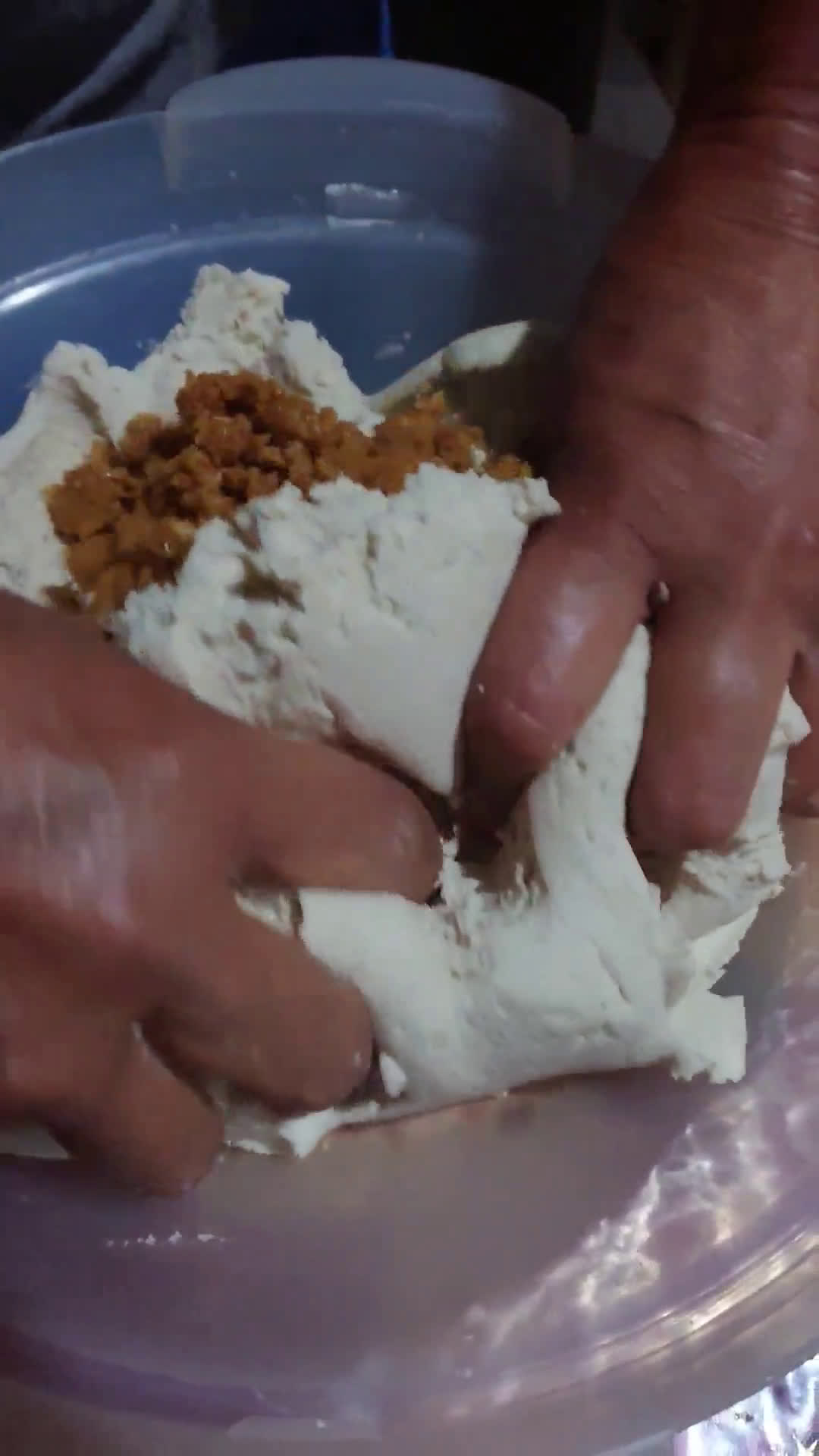 Foto del paso 4 de la receta: Gorditas con chicharrón🐖
