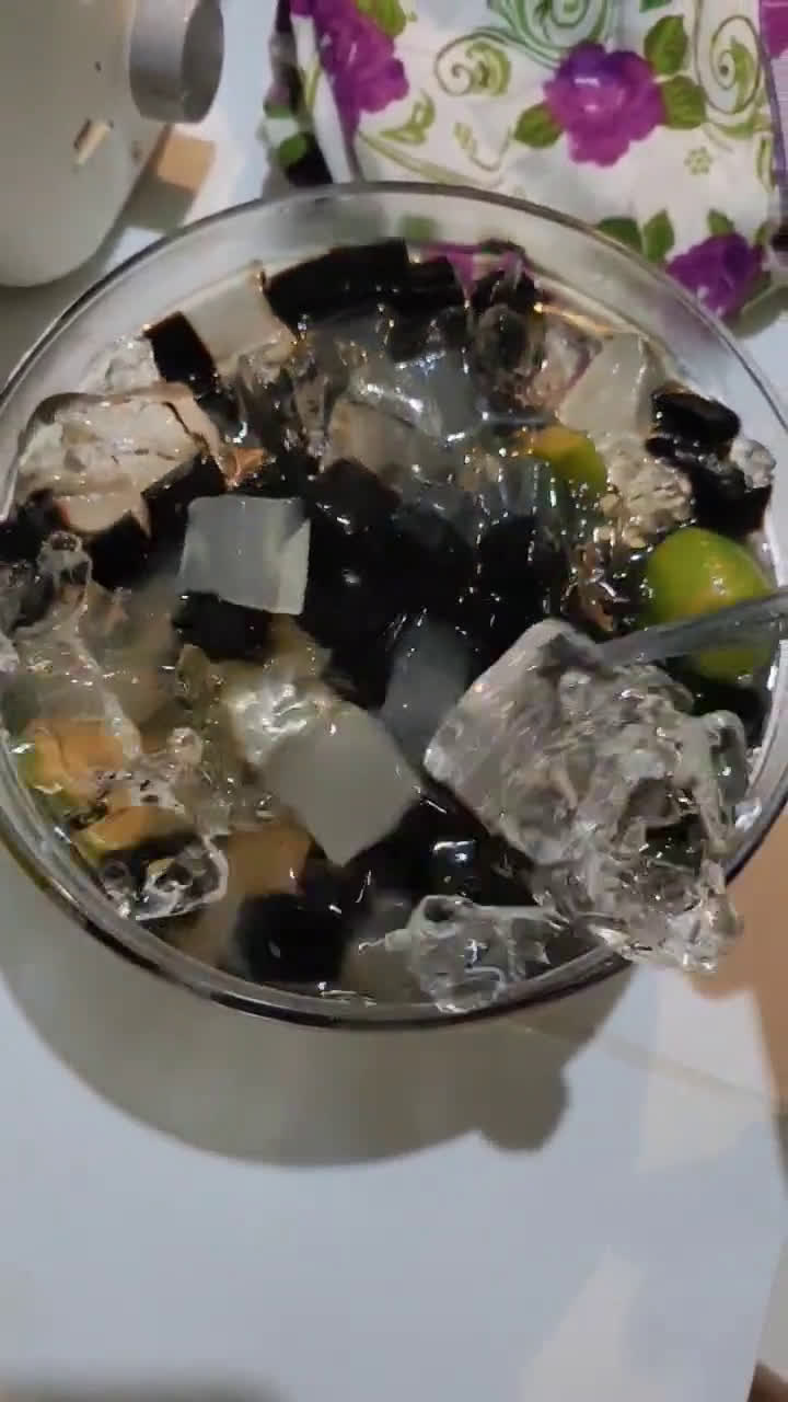 Foto langkah ke 3 dari resep Es cincau nata de coco asam manis.