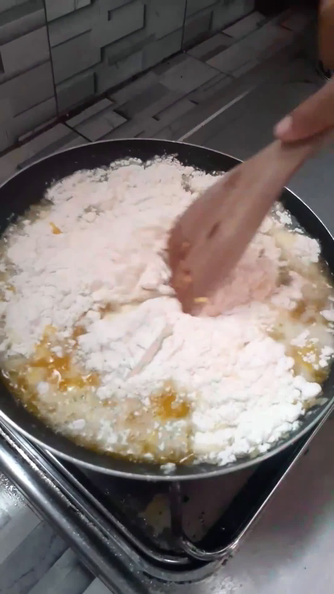 Foto langkah ke 4 dari resep Burger Sus isi Ragout.