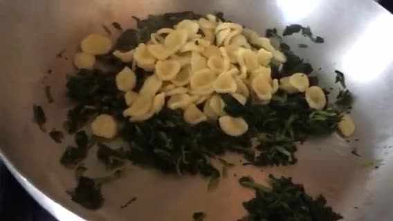 Foto del passaggio 4 della ricetta Orecchiette friarielli e stracciatella 🌷
