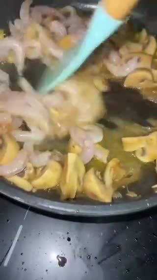 Foto del paso 5 de la receta: Tagliatelle con Gambas y Champiñones