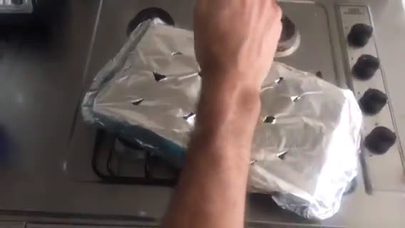 Foto del paso 2 de la receta: PIZZA SIN HORNO🍕 FÁCIL Y RÁPIDO!! 💫