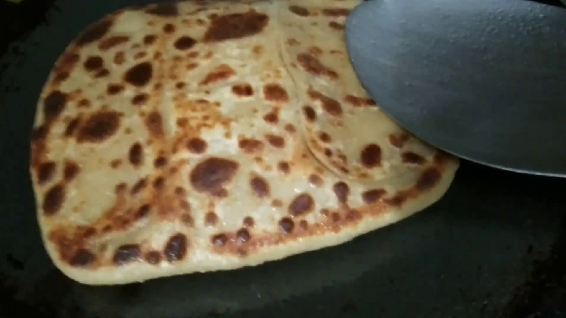 चीज़ वैजी पराठा (Cheese Veggies Paratha recipe in Hindi) रेसिपी चरण 9 फोटो