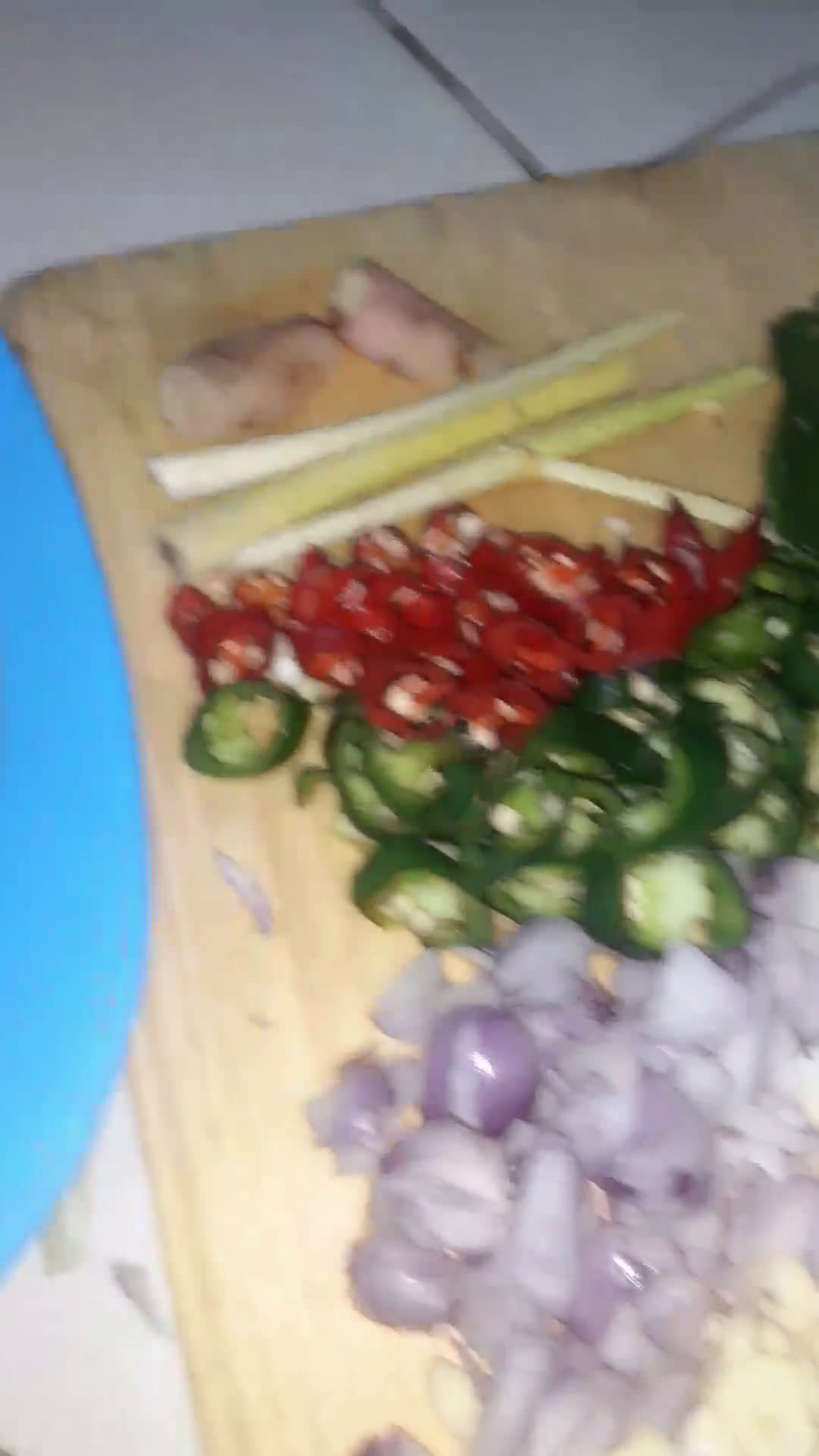 Foto langkah ke 1 dari resep Sayur Lodeh (Labu, Terong, Tempe).