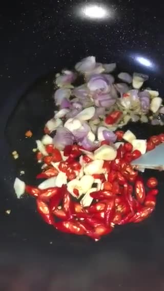 Foto langkah ke 2 dari resep Oseng Cecek Pedas.