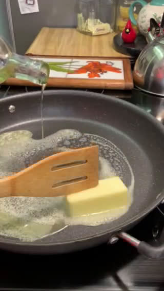 Foto del paso 2 de la receta: Camarones Al Mojo de Ajo #lacocinadeconsuelo