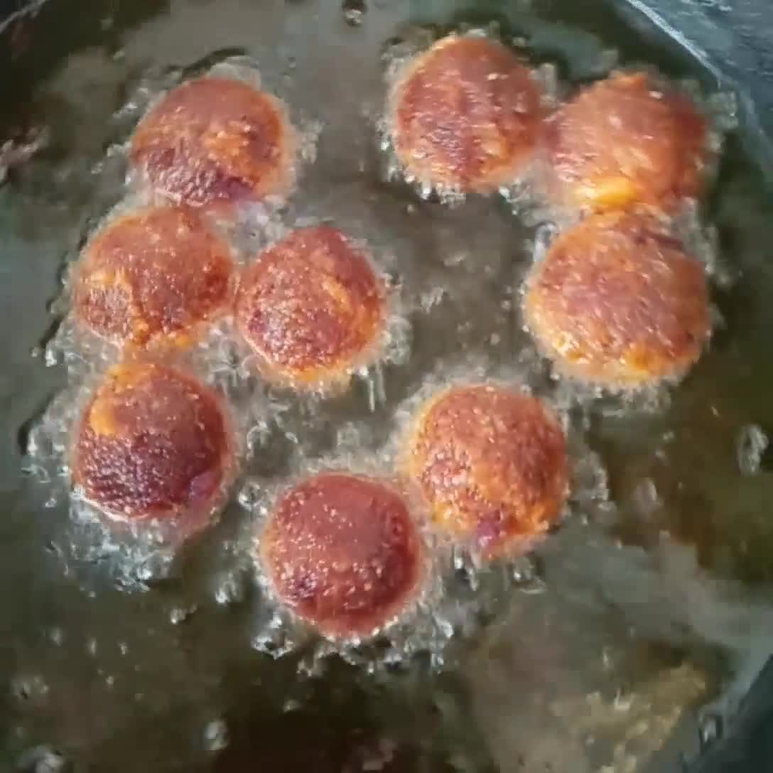 Foto langkah ke 5 dari resep Bola Ubi Cokelat Lumer.