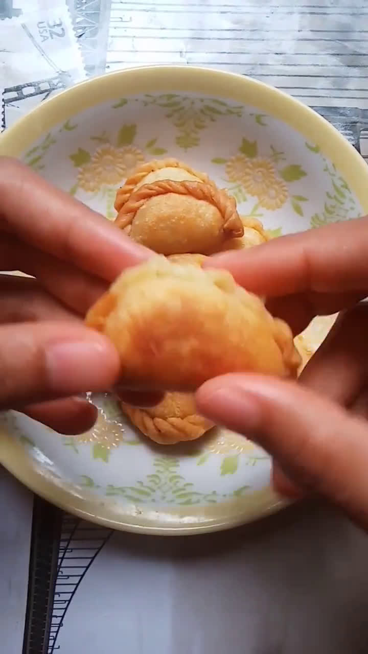 Foto langkah ke 2 dari resep Pastel Abon Kering Mini (Simple & Ekonomis).
