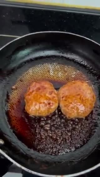 Hình bước làm 3 của món Burger gà sốt Teriyaki healthy