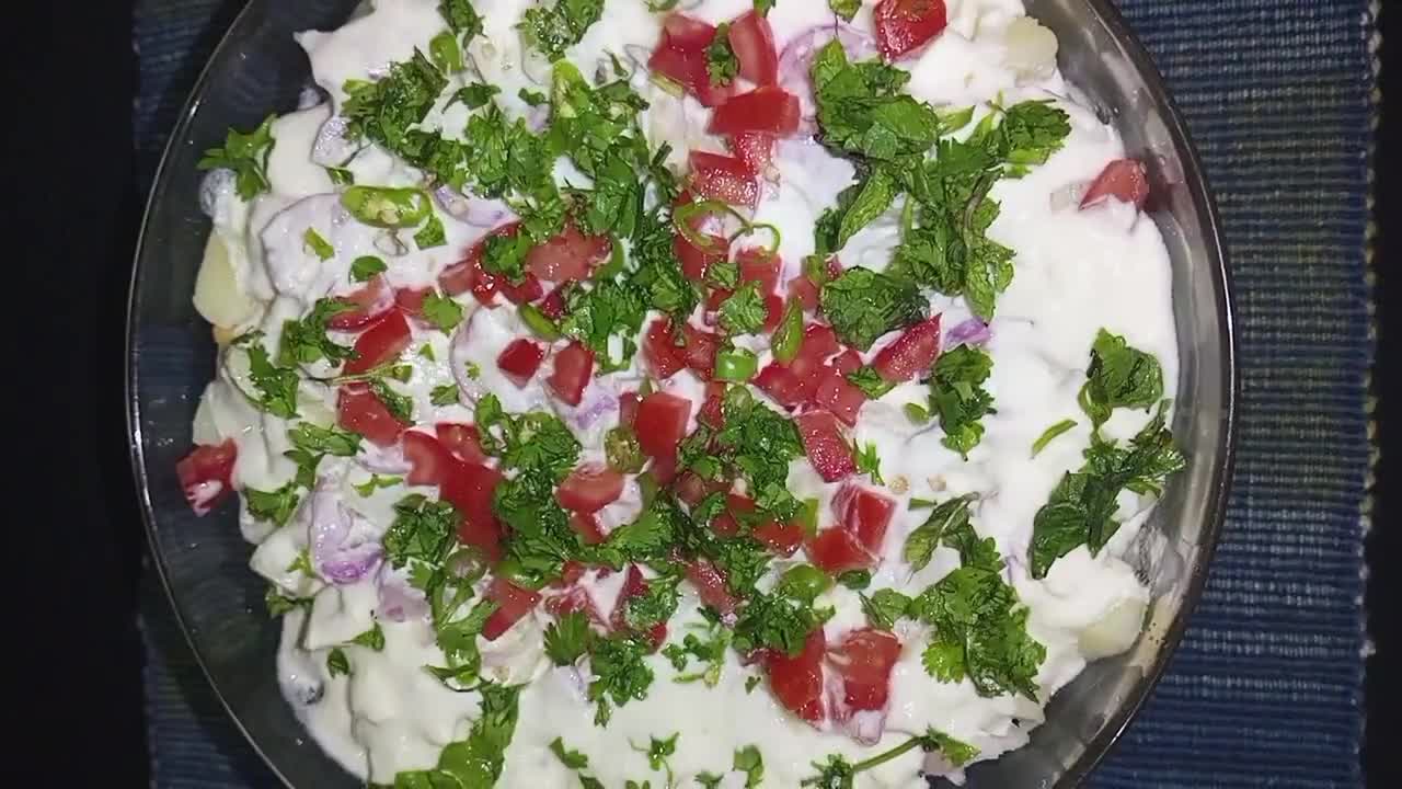 A picture of step 3 of Dahi Phulki+Papri Chana Chat 😋😋😋.