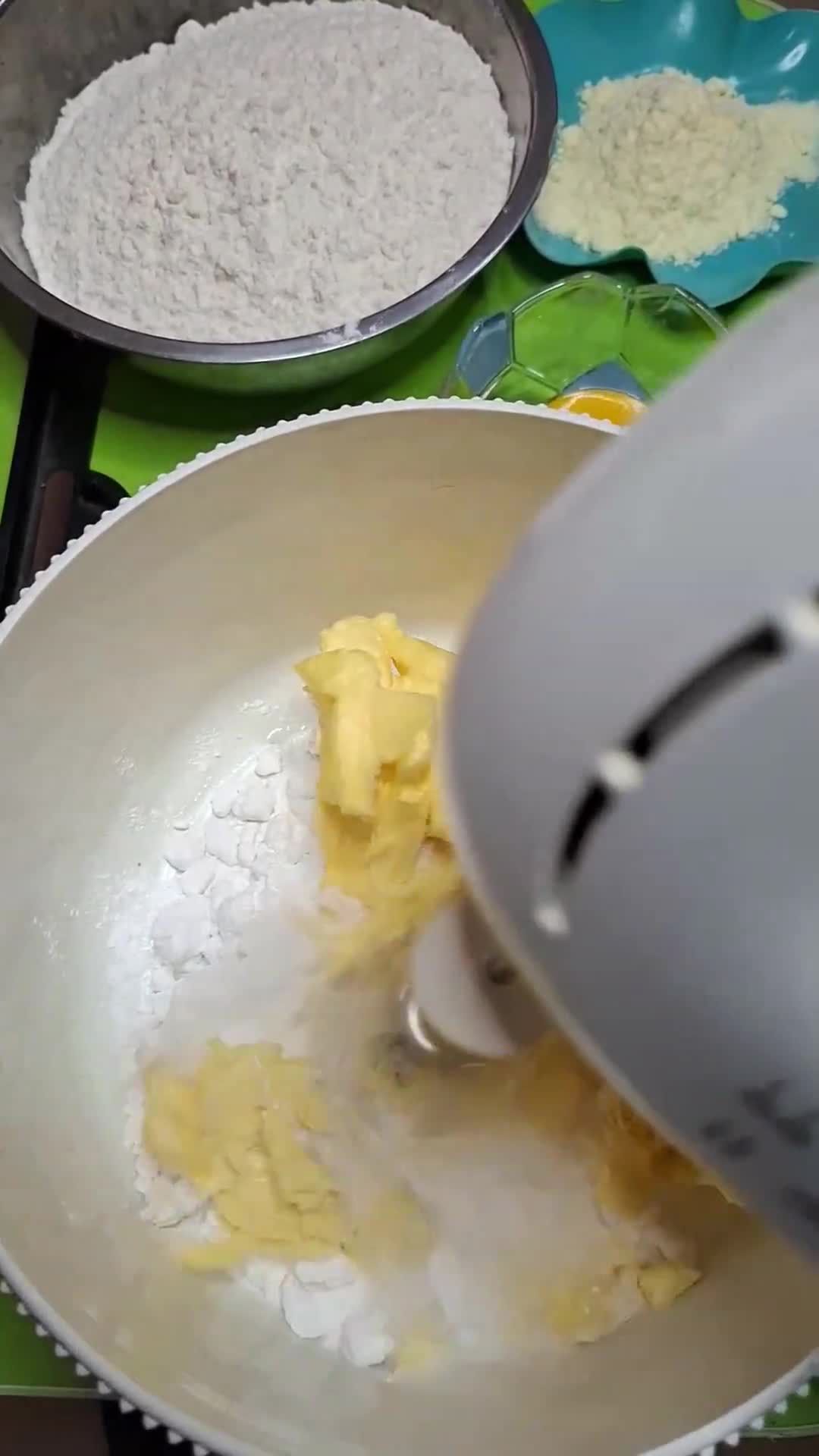 Foto langkah ke 1 dari resep Kue semprit jadul.