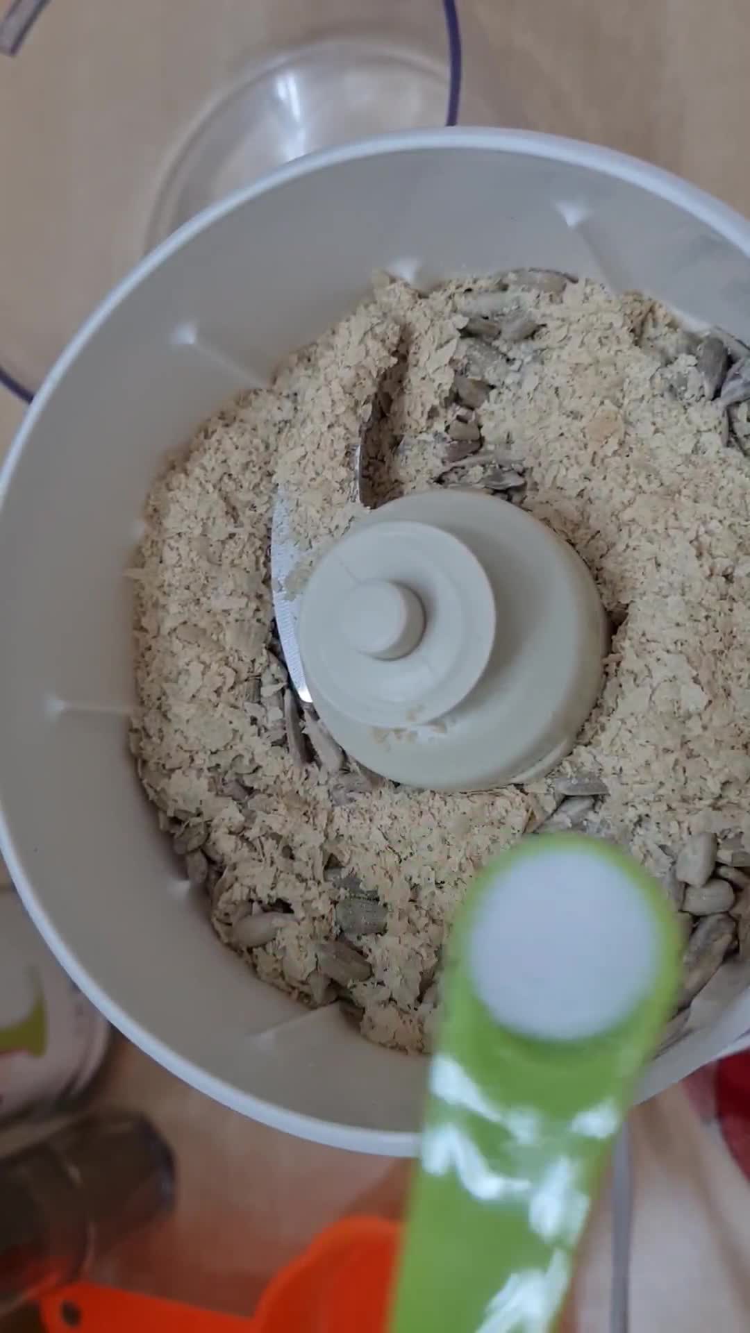 Foto del paso 1 de la receta: Rawmesan o "queso" rallado vegetal 🌻 vegano