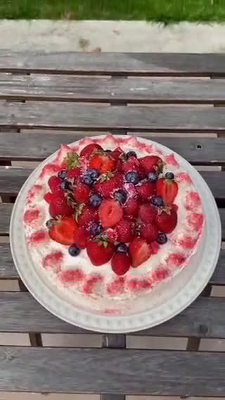 Foto del paso 11 de la receta: Tarta de fresa con frosting de queso!
