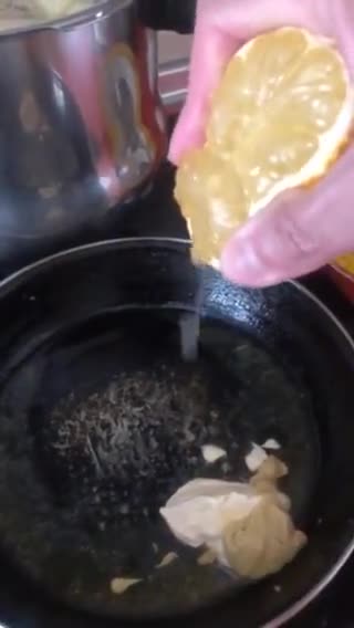 Foto del paso 7 de la receta: Ensalada de gulas con gambas al ajillo