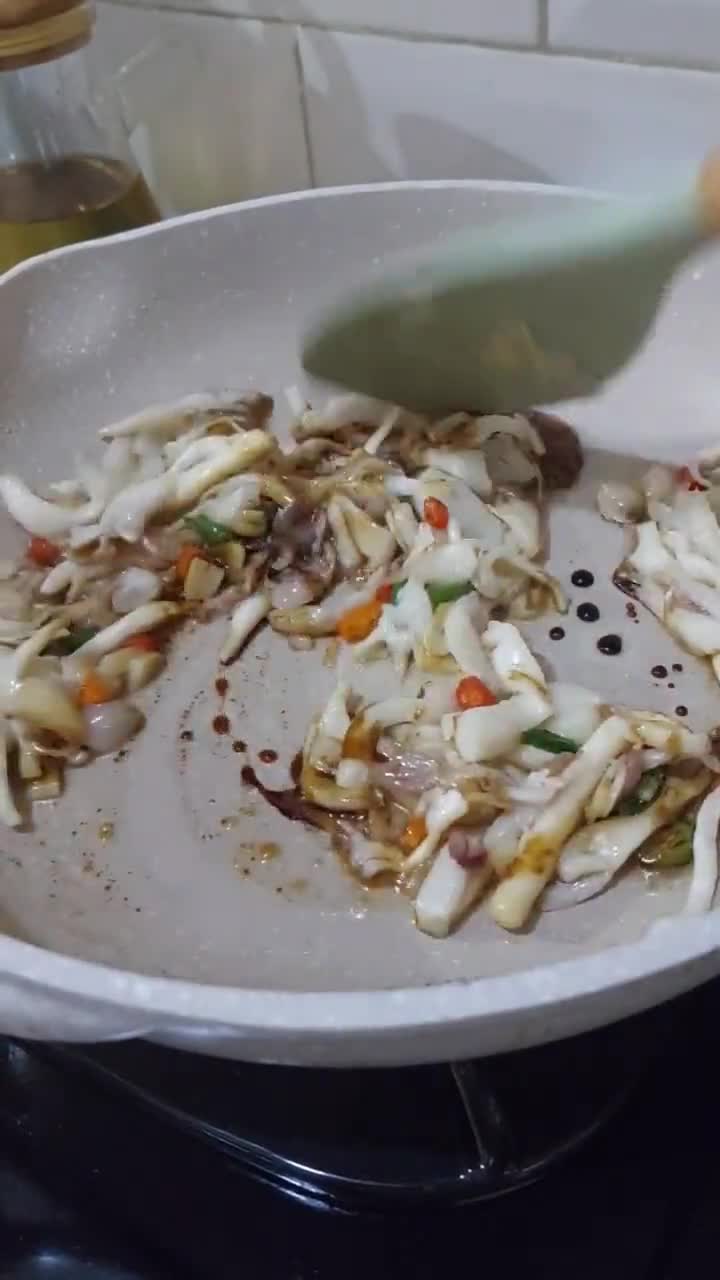 Foto langkah ke 4 dari resep Tumis Jamur Tiram.