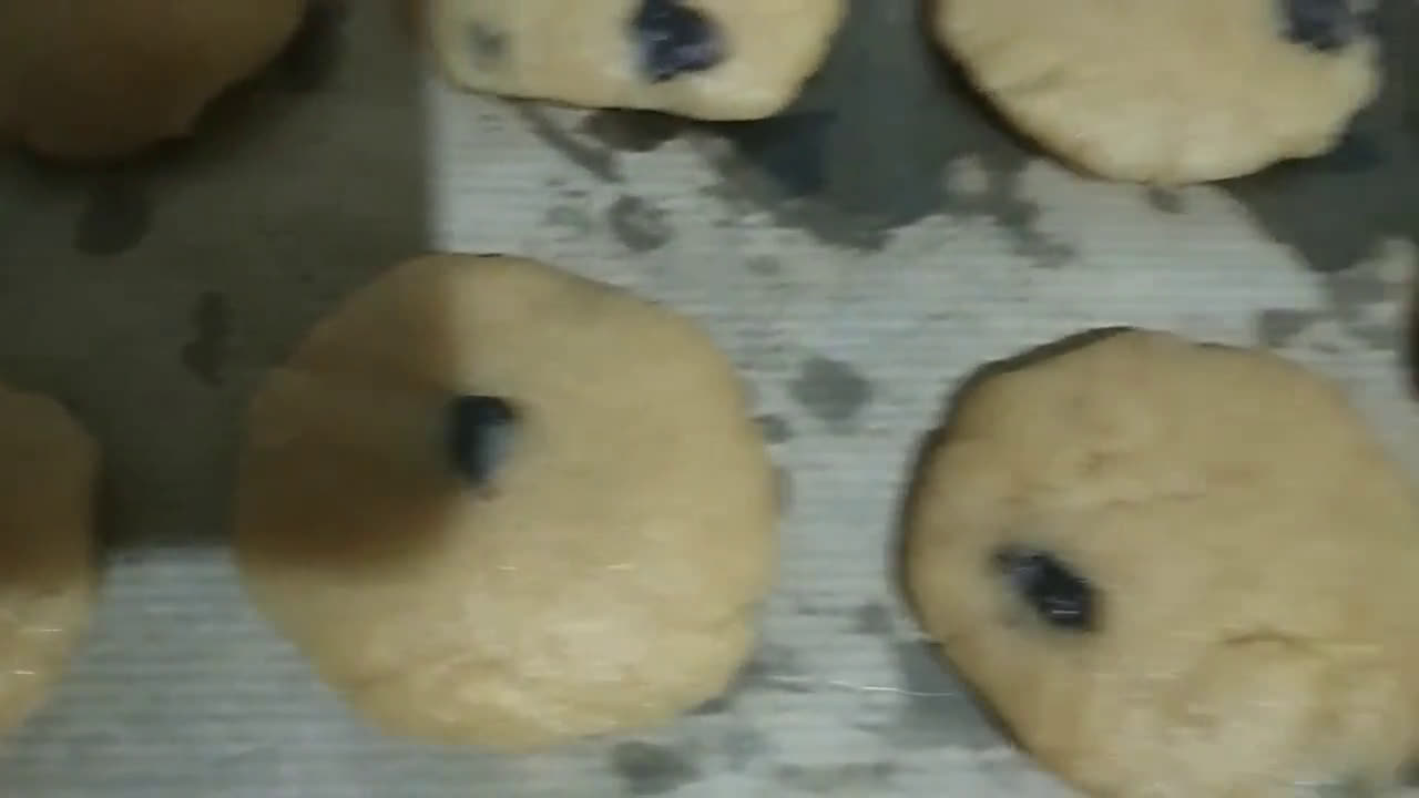 Une image de l'étape 2 de Biscuit 🍪 aux duo raisins secs (jaune /noire) et a la cannelle.