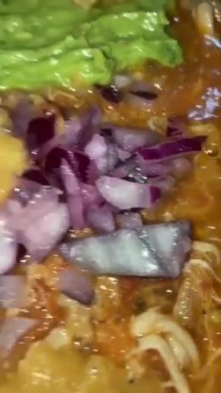 Foto del paso 4 de la receta: Cachete de cerdo 🐷 desebrado cocido con salsa de jitomate delicioso un sabor único rápido