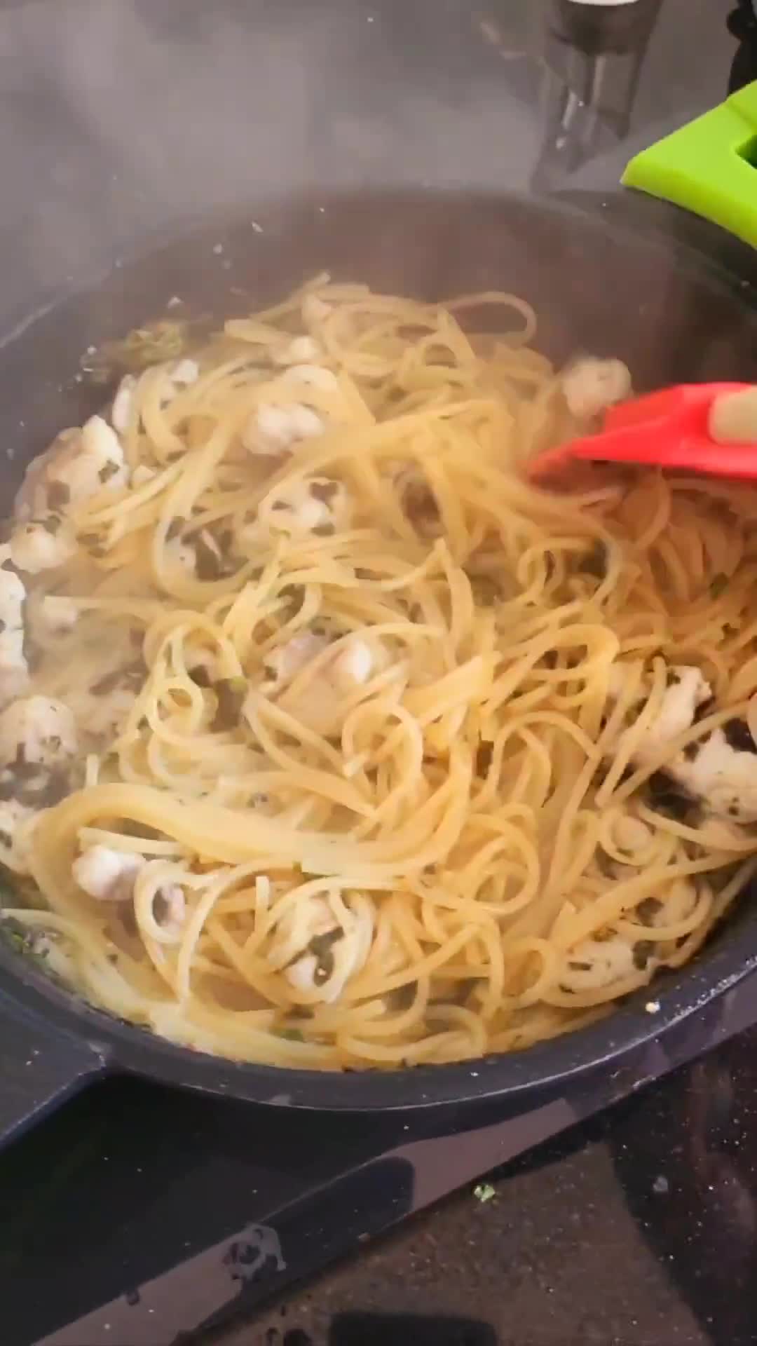 Foto del paso 4 de la receta: Espaguetis con rape y alga nori