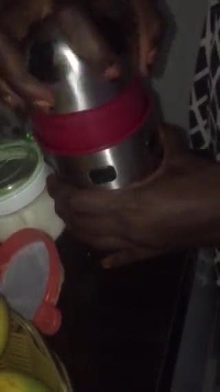 A picture of step 1 of Fresh orange juice.
