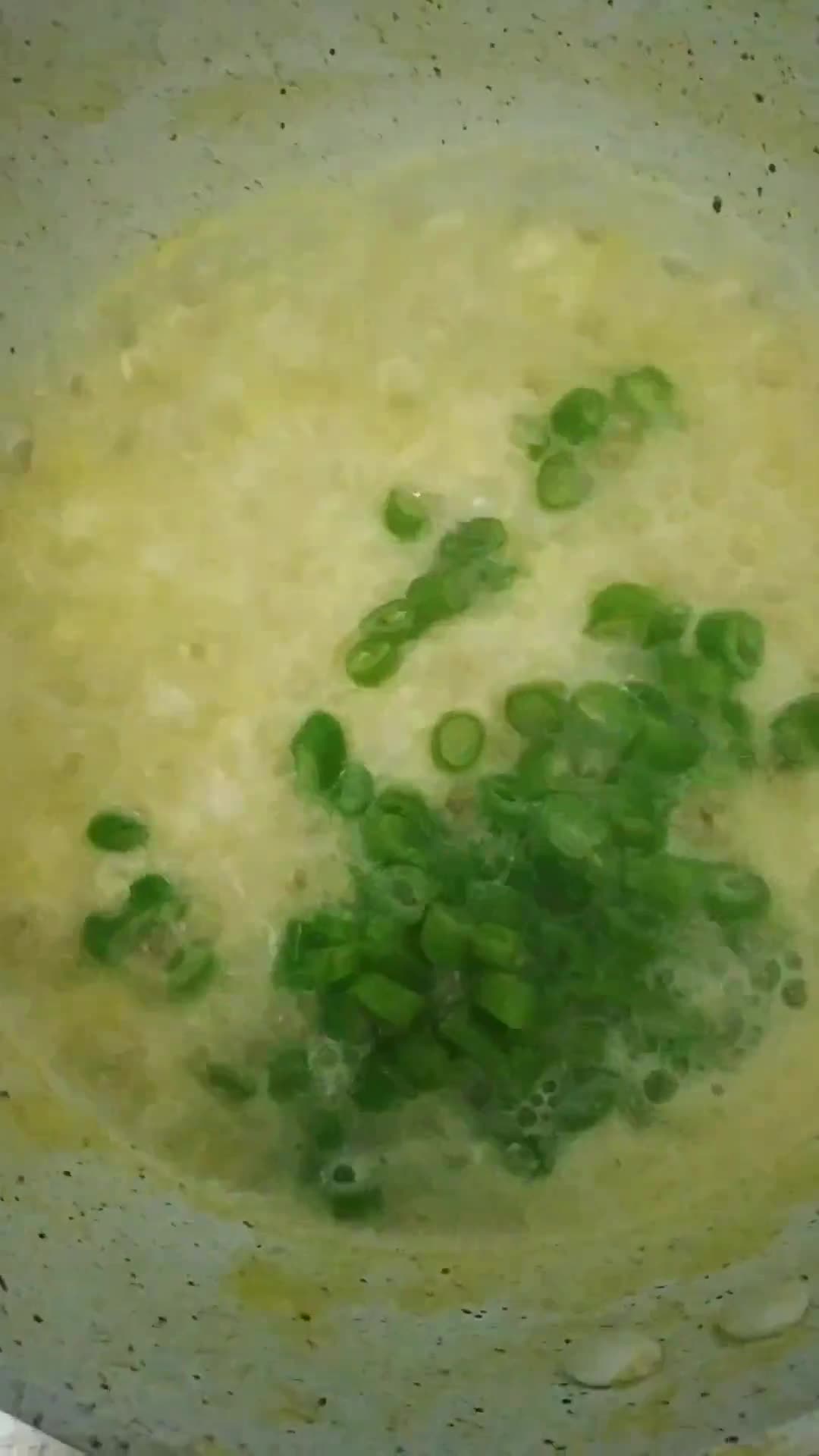 Foto langkah ke 4 dari resep Bubur Telur Buncis MPASi 6 Month+.