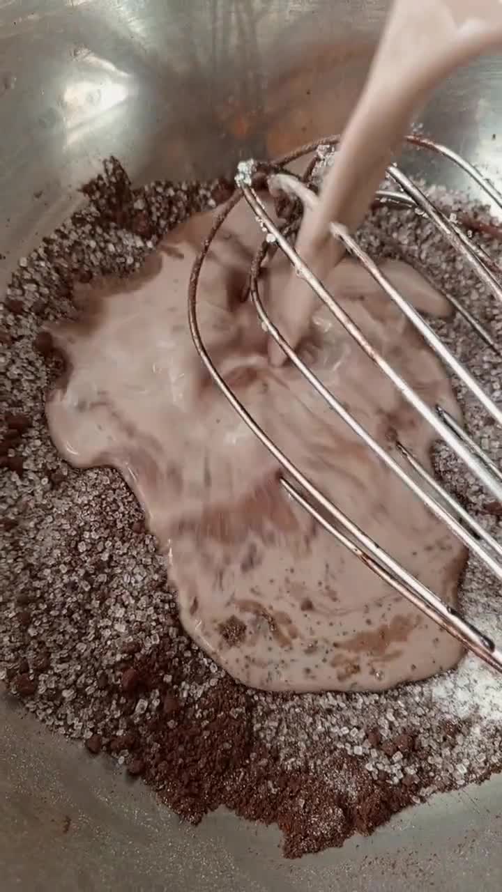 Foto langkah ke 5 dari resep Chocolate Pudding Cake.