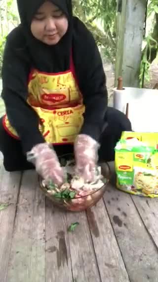 Gambar langkah 5 resipi Manok Pansoh Maggi.