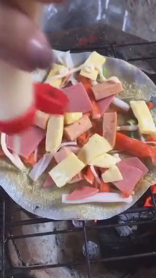 รูปขั้นตอนการทำที่ 6 ของ พิซซ่าเวียดนามเตาถ่าน🍕🌮