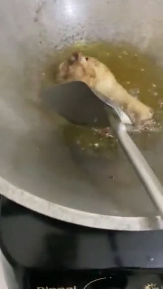 Foto langkah ke 1 dari resep Ayam kecap manis pedas.