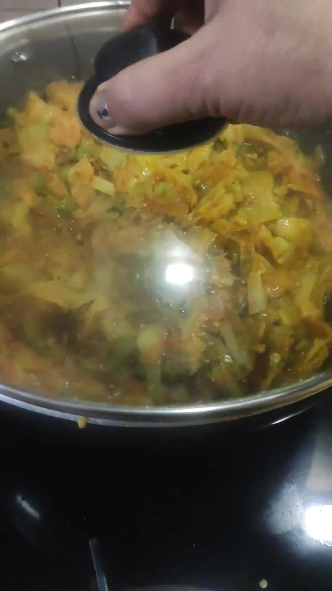 आलू पत्तागोभी (दही बेसन वाली) (Aloo pattagobhi dahi besan wali recipe in Hindi) रेसिपी चरण 7 फोटो
