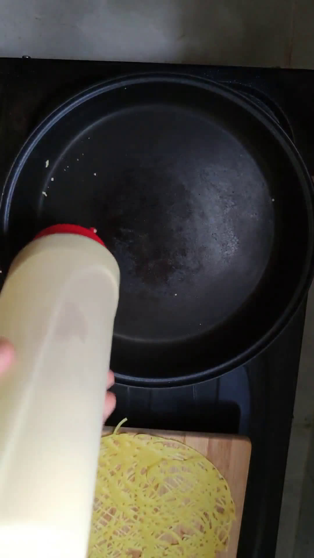 Foto langkah ke 3 dari resep Roti jala gulai kacang hijau.