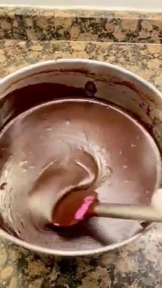 Foto del paso 5 de la receta: Crema de chocolate para rellenos y cobertura de pasteles