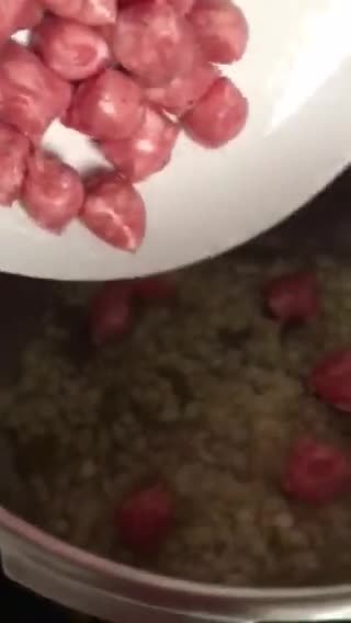 Foto del paso 4 de la receta: Arroz con salchichas frescas, en 15’ de olla exprés