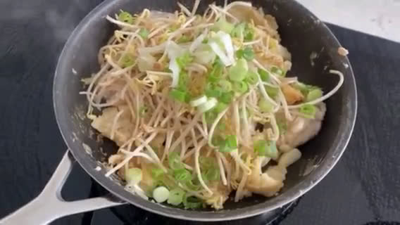 A picture of step 2 of Oysters Pancake with Bean Sprouts.