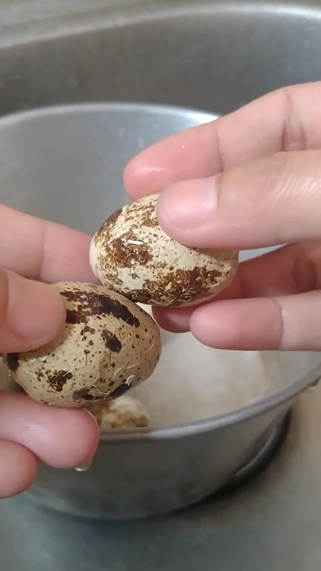Foto langkah ke 2 dari resep Sayur Sop Telur Puyuh.
