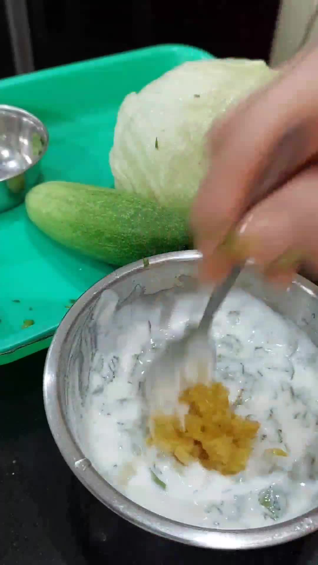Foto langkah ke 2 dari resep Salad Jagung, Timun, Lettuce (572).