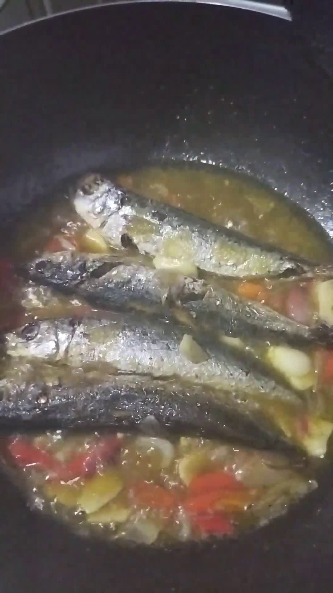 Foto langkah ke 2 dari resep Tumis ikan cue keranjang.