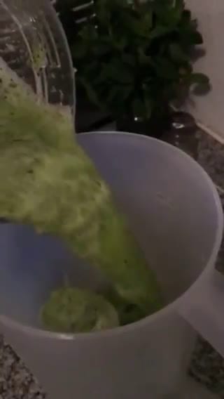 Foto del paso 3 de la receta: Aguas!! Ahora de pepino, Limón y hierbabuena