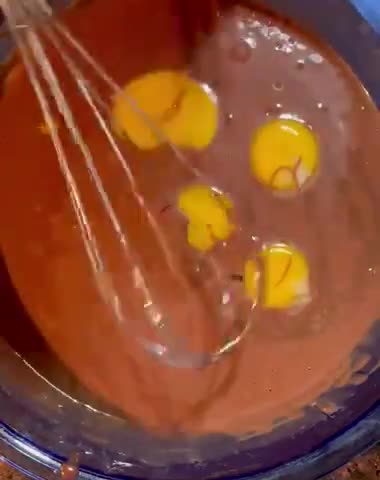 Foto del paso 5 de la receta: Bizcochuelo húmedo de chocolate 😍
