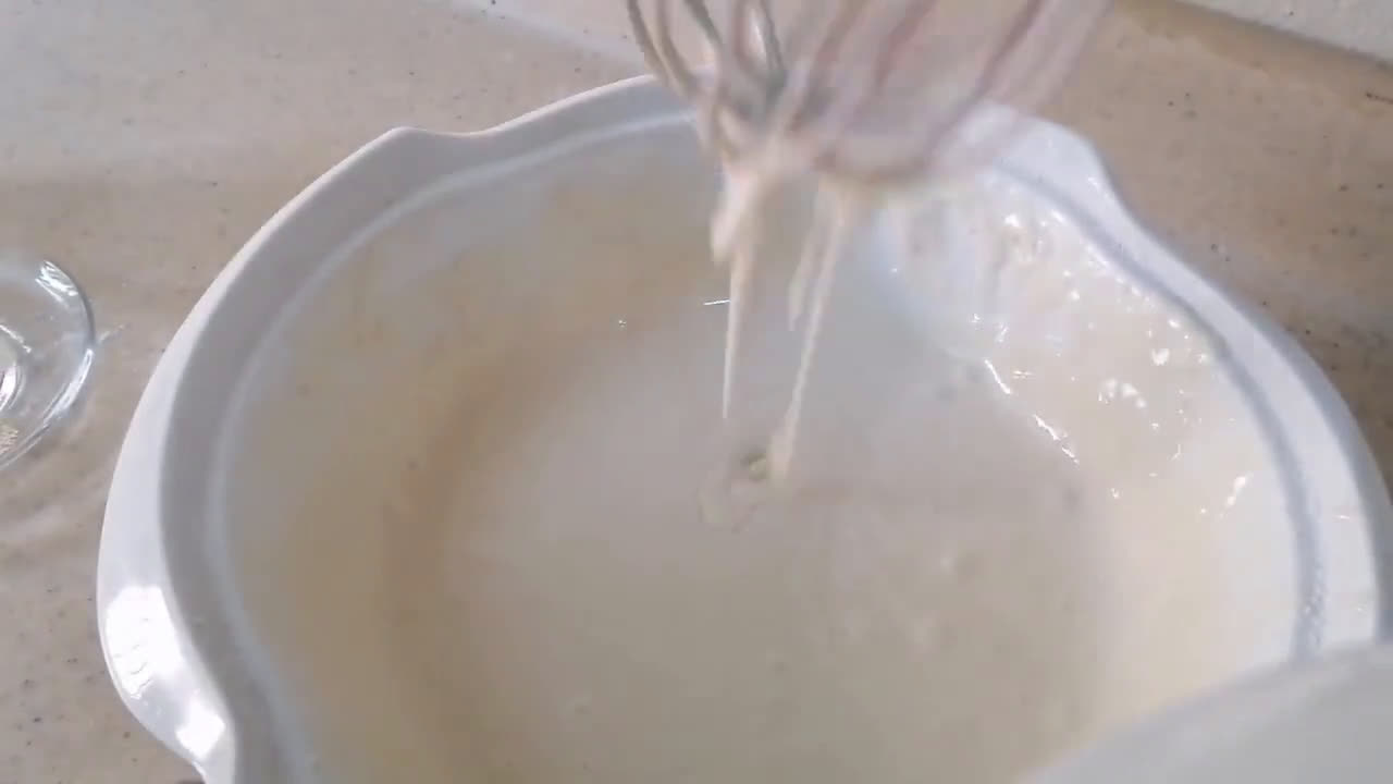 صورة لخطوة 3 من وصفة عجينه قطايف بدون سميد 🥟