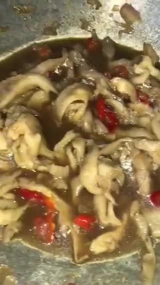 Foto langkah ke 4 dari resep Tumis Jamur Tiram Pedas Manis.
