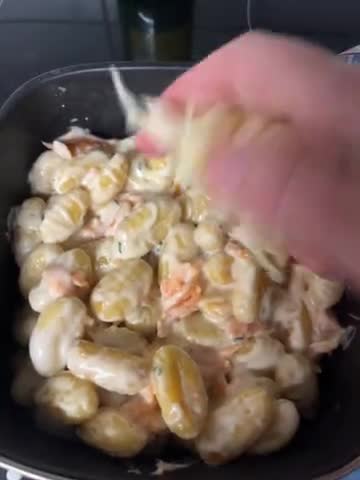 Une image de l'étape 3 de Gnocchis saumon fumé mozzarella gratinés à l’air fryer.