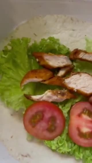 Gambar langkah 2 resipi Simple chicken tortilla wraps.