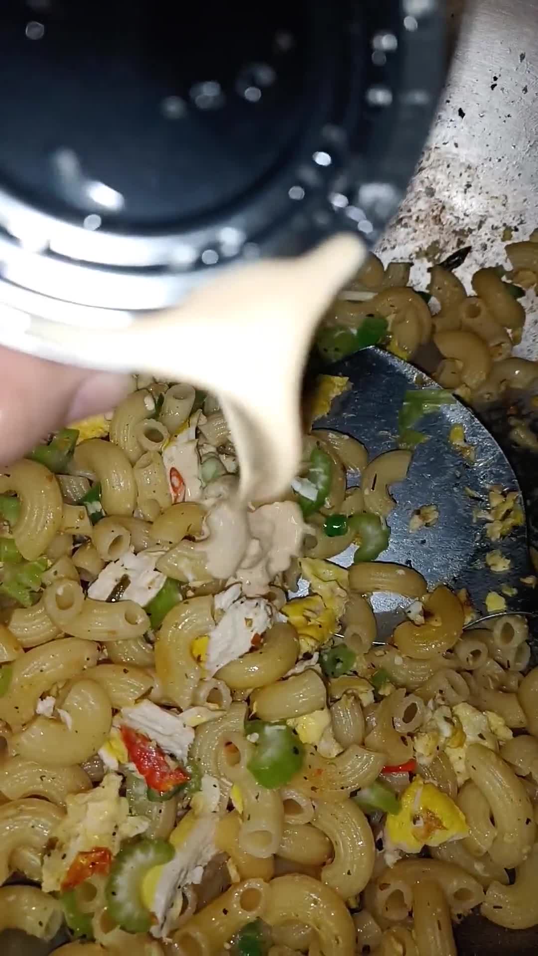 Gambar langkah 3 resipi Makaroni dan Cili Padi Goreng.