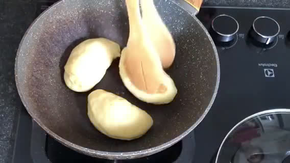 Foto langkah ke 7 dari resep Roti Isi Coklat Tanpa Oven.