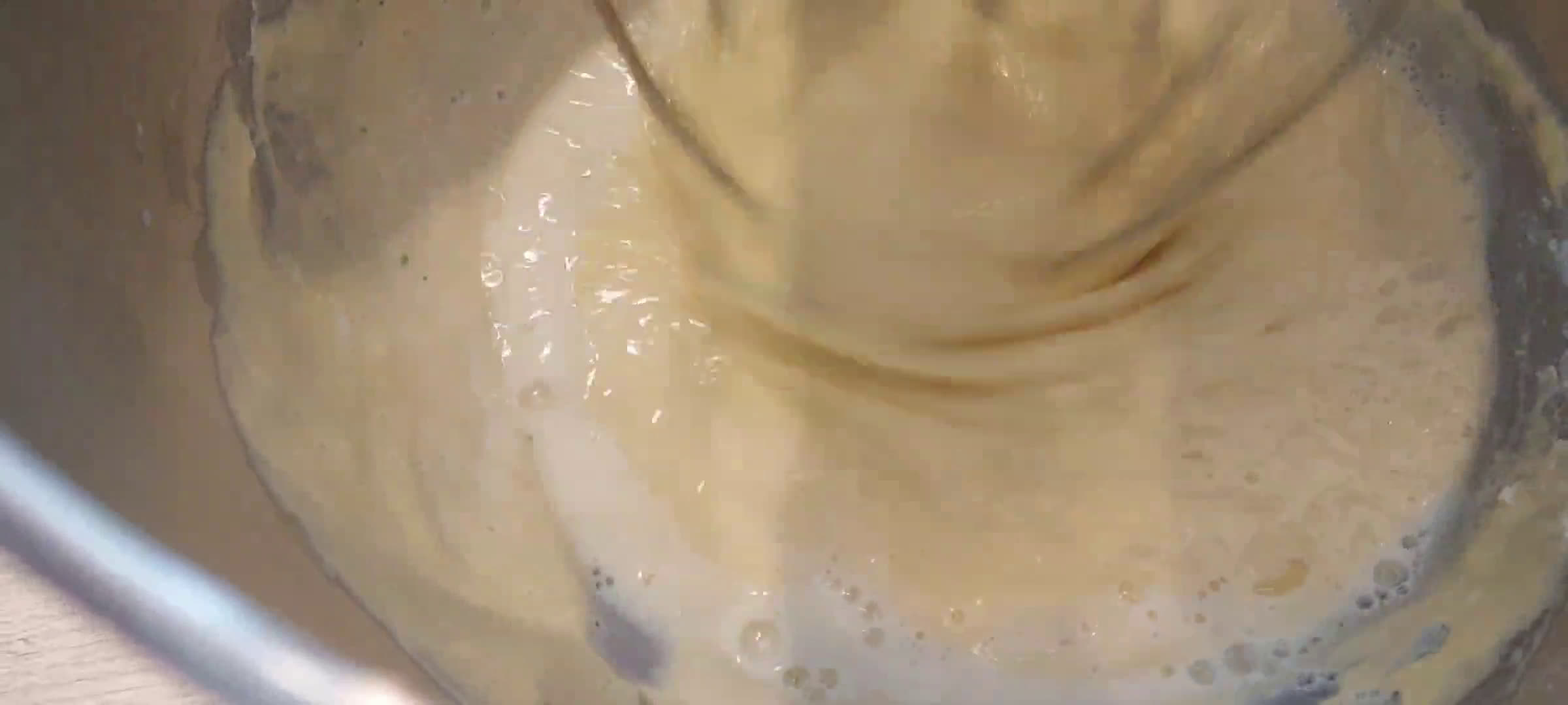 Une image de l'étape 2 de Minis cakes chèvre lardons et mozarella.