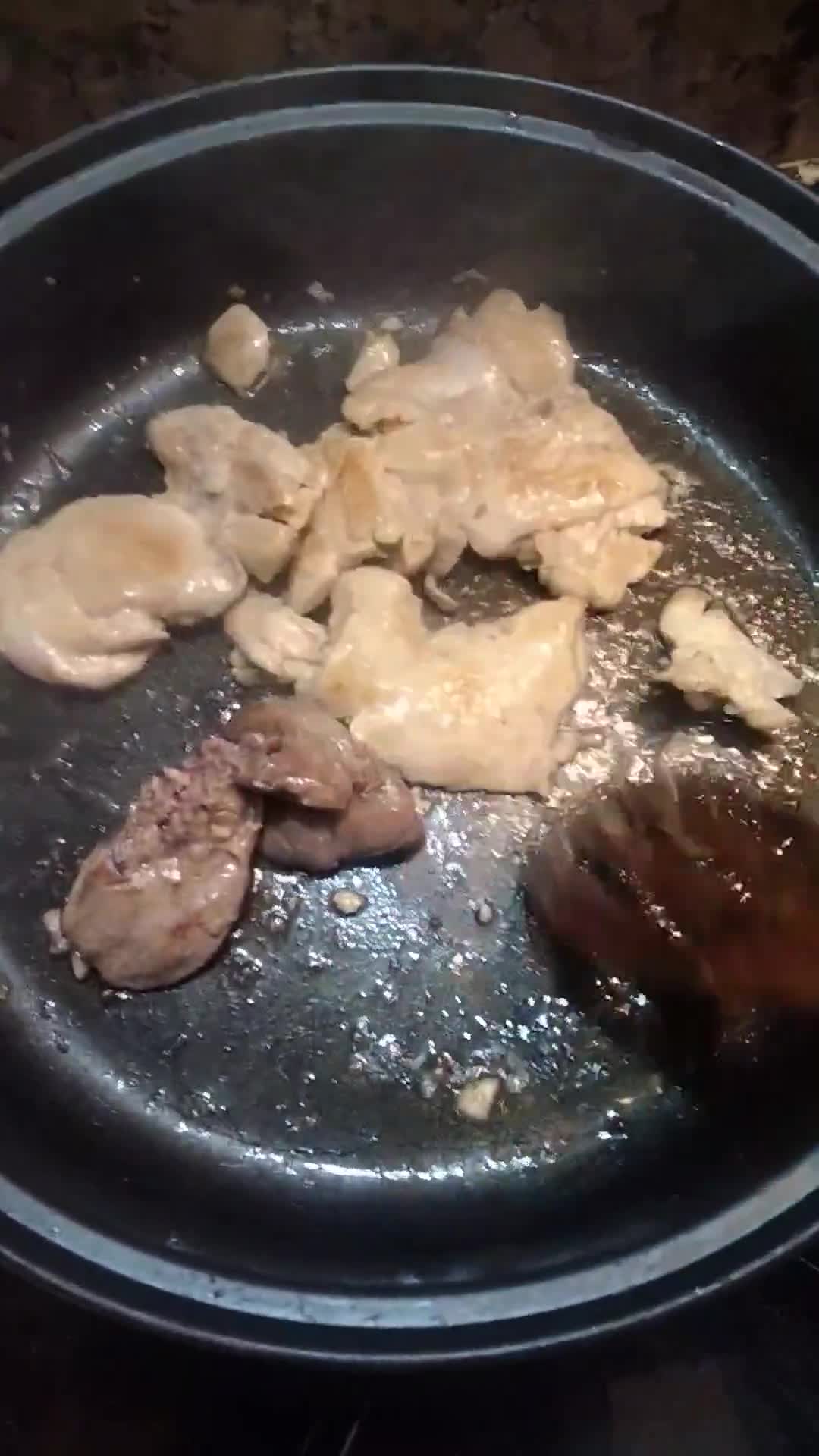 Foto del paso 1 de la receta: Contramuslos de pollo con setas y verduras