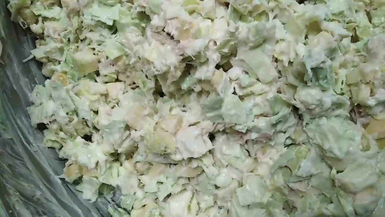 A picture of step 3 of Apple salad with chicken cabbage.