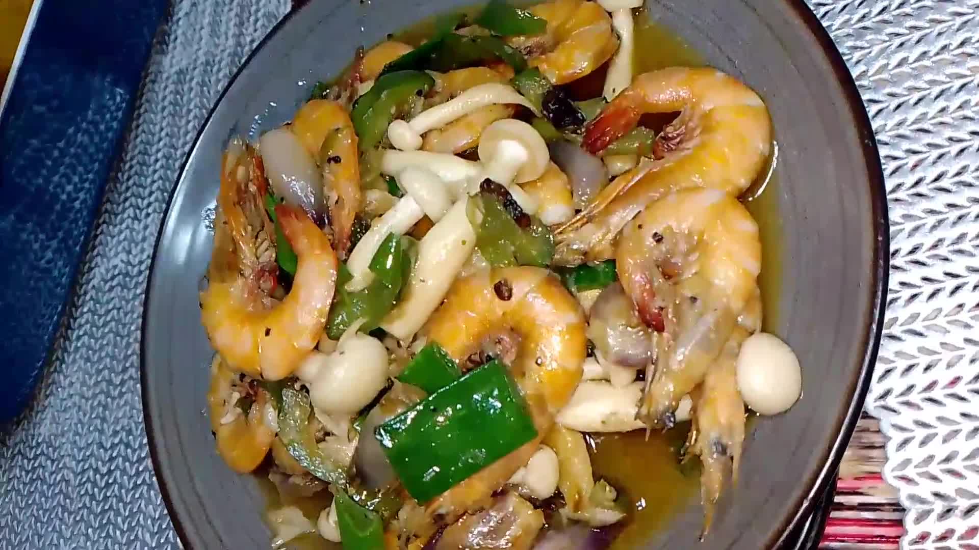 Foto langkah ke 6 dari resep Udang Butter Lada Hitam.