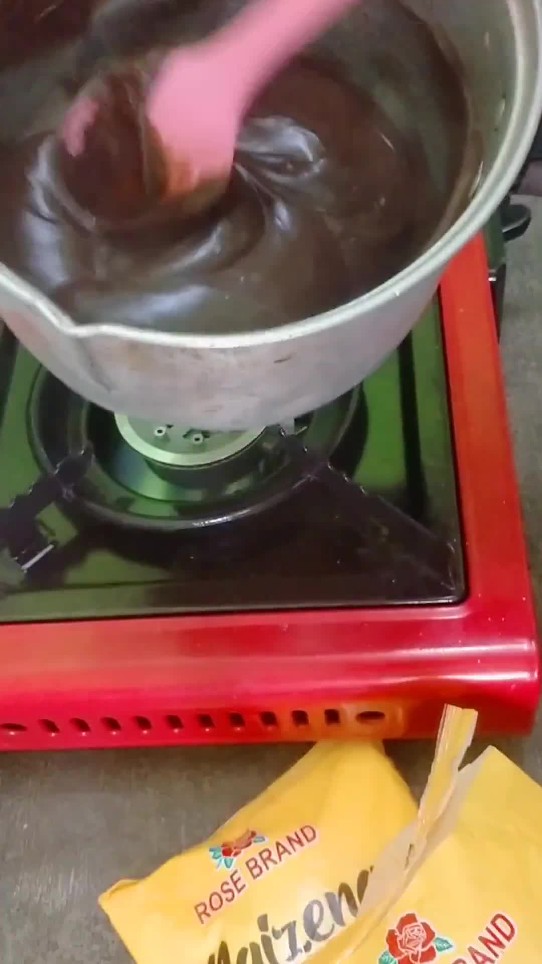 Foto langkah ke 2 dari resep Bomboloni Isi Vla Coklat Homemade.